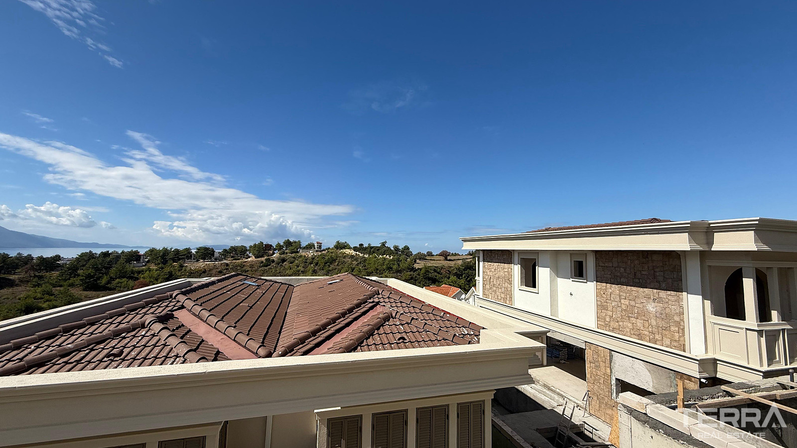 Aydın, Kuşadası'nda Güvenlikli Sitede Deniz Manzaralı Villalar - 110427
