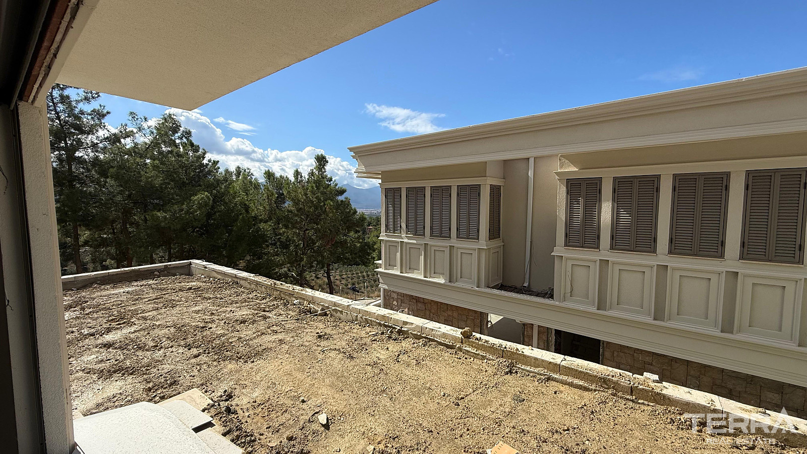 Aydın, Kuşadası'nda Güvenlikli Sitede Deniz Manzaralı Villalar - 110432