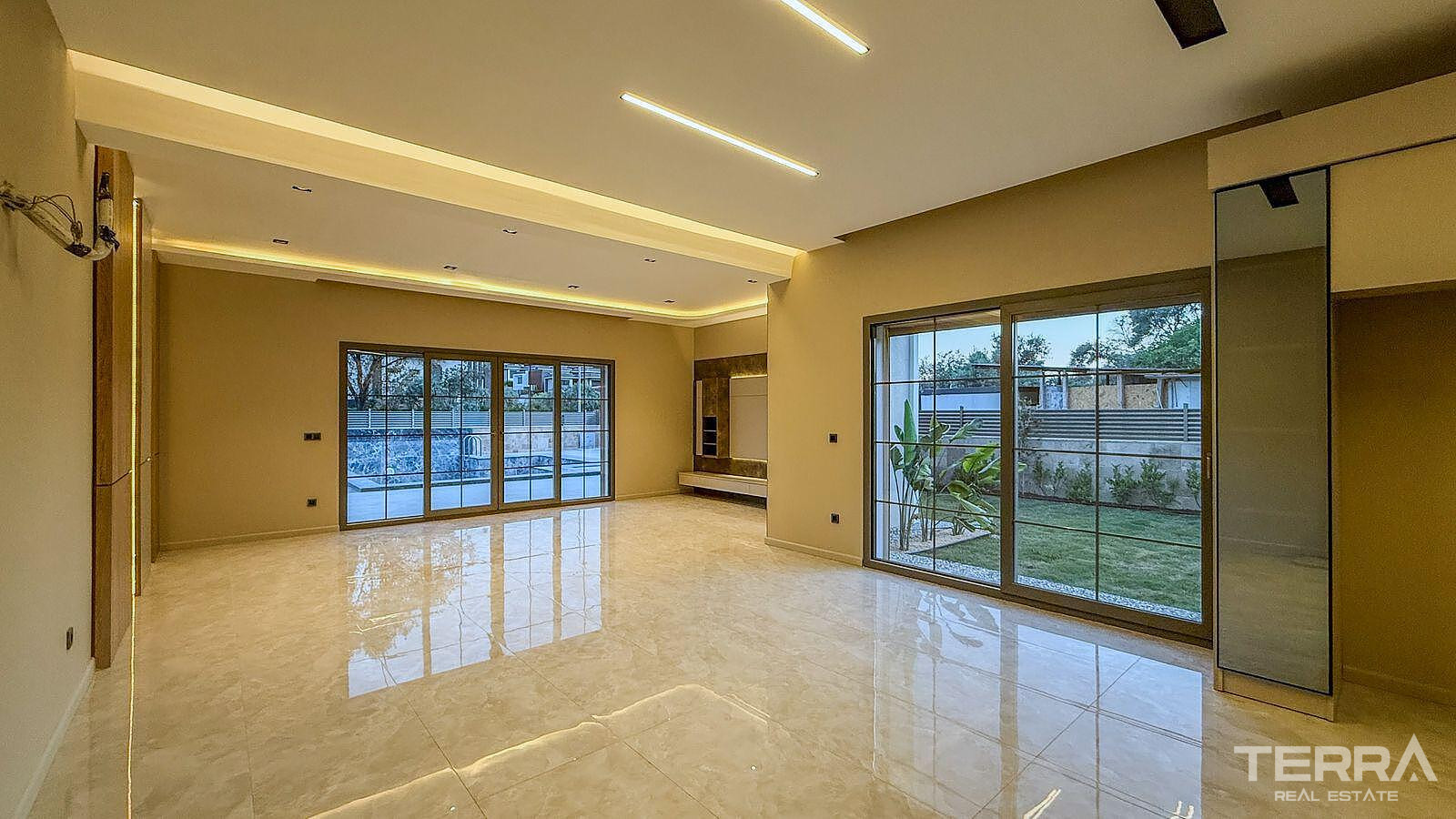 Villas for Sale with Private Pools and Terraces in Aydın, Kuşadası - 110449