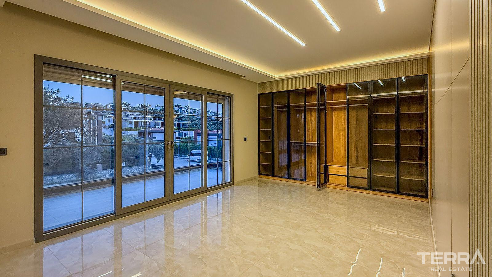 Villas for Sale with Private Pools and Terraces in Aydın, Kuşadası - 110457