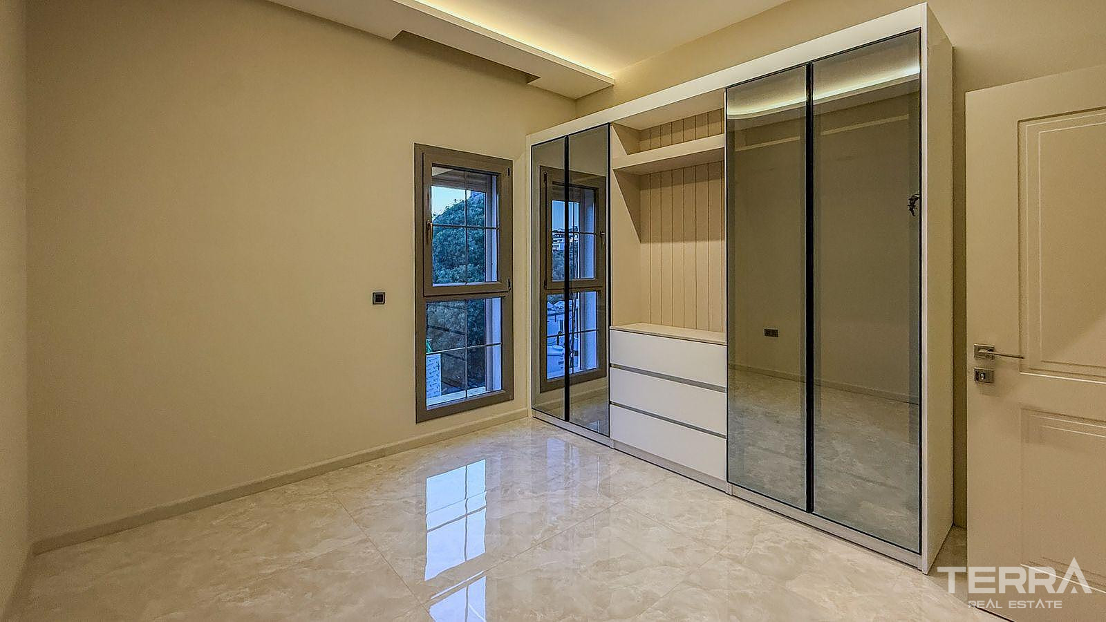 Villas for Sale with Private Pools and Terraces in Aydın, Kuşadası - 110463