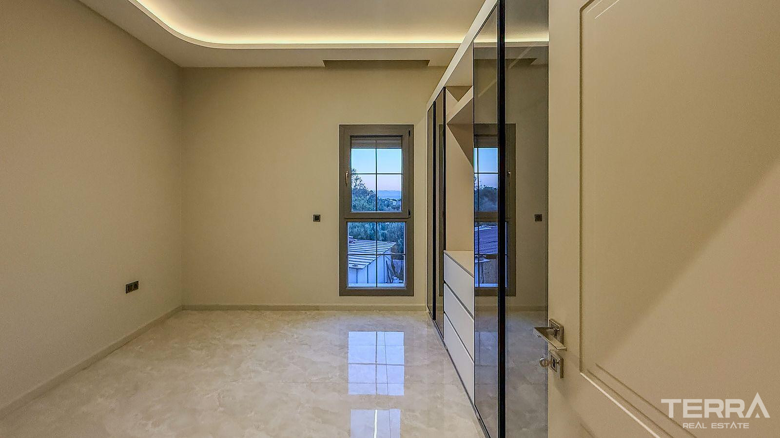 Villas for Sale with Private Pools and Terraces in Aydın, Kuşadası - 110466