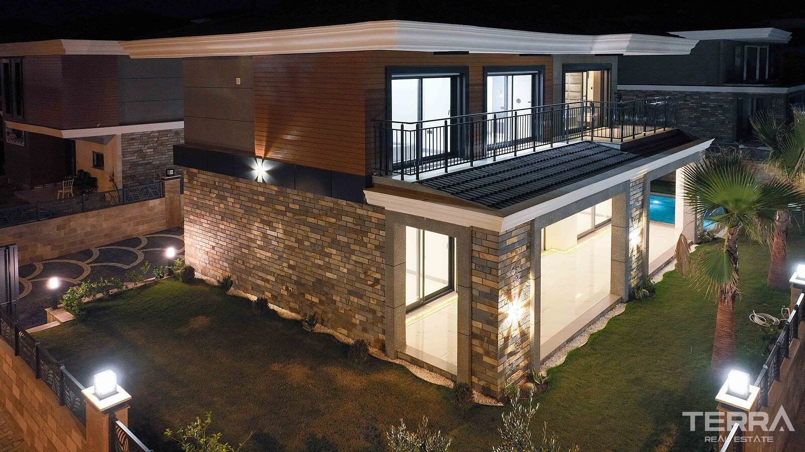 Villas with Private Pools and Gardens in Kuşadası, Aydın - 110482