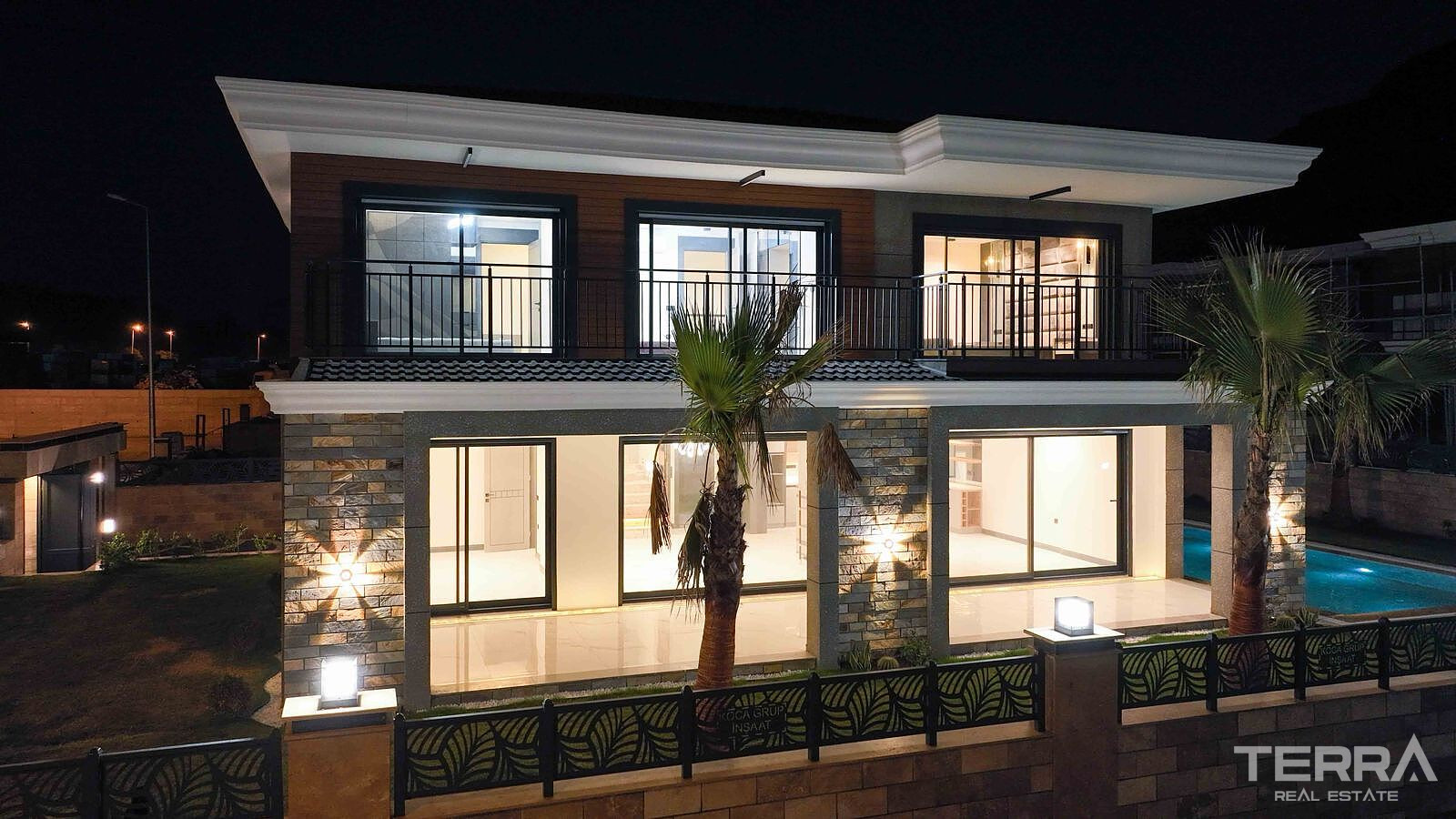 Villas with Private Pools and Gardens in Kuşadası, Aydın - 110484