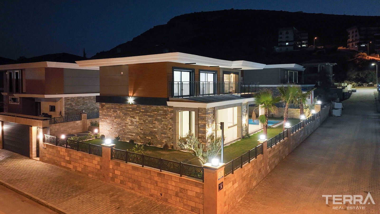 Villas with Private Pools and Gardens in Kuşadası, Aydın - 110486