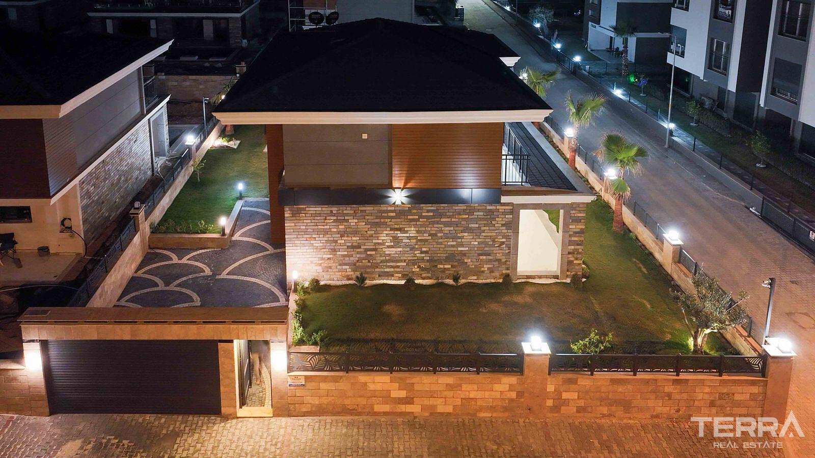 Villas with Private Pools and Gardens in Kuşadası, Aydın - 110489