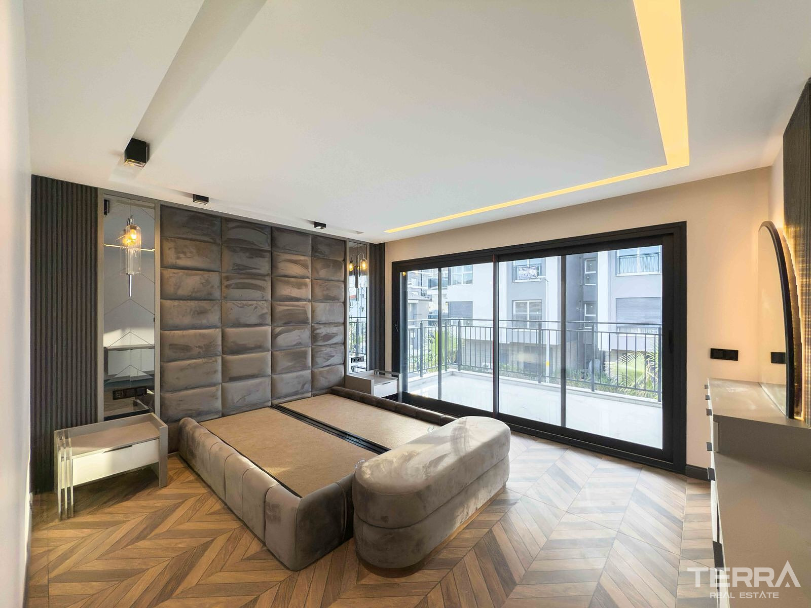 Villas with Private Pools and Gardens in Kuşadası, Aydın - 110498
