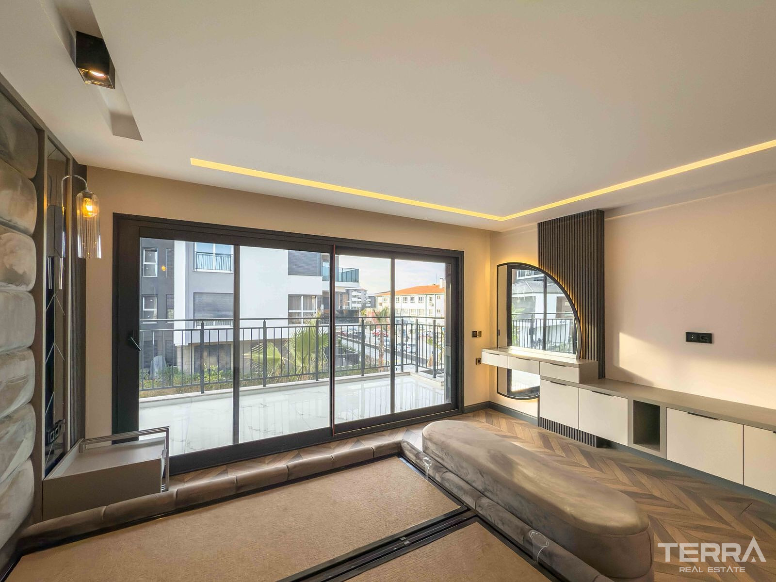 Villas with Private Pools and Gardens in Kuşadası, Aydın - 110499