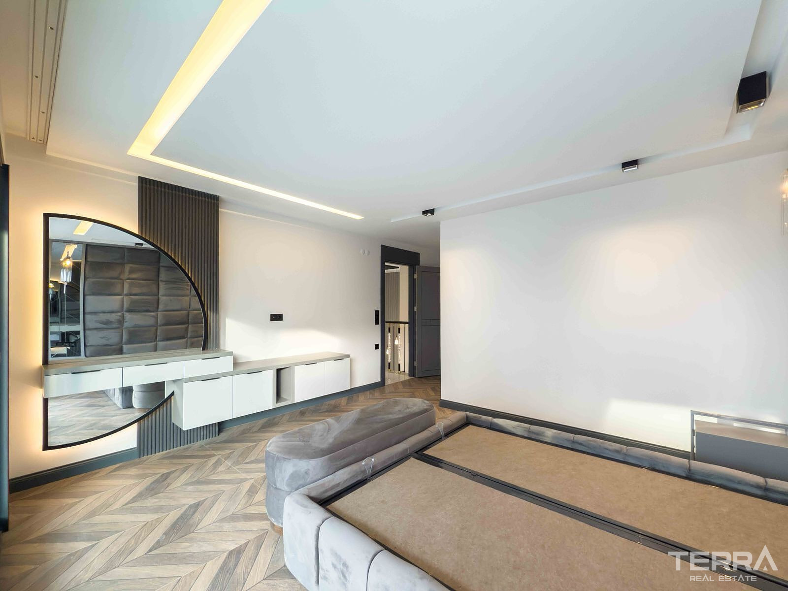 Villas with Private Pools and Gardens in Kuşadası, Aydın - 110504