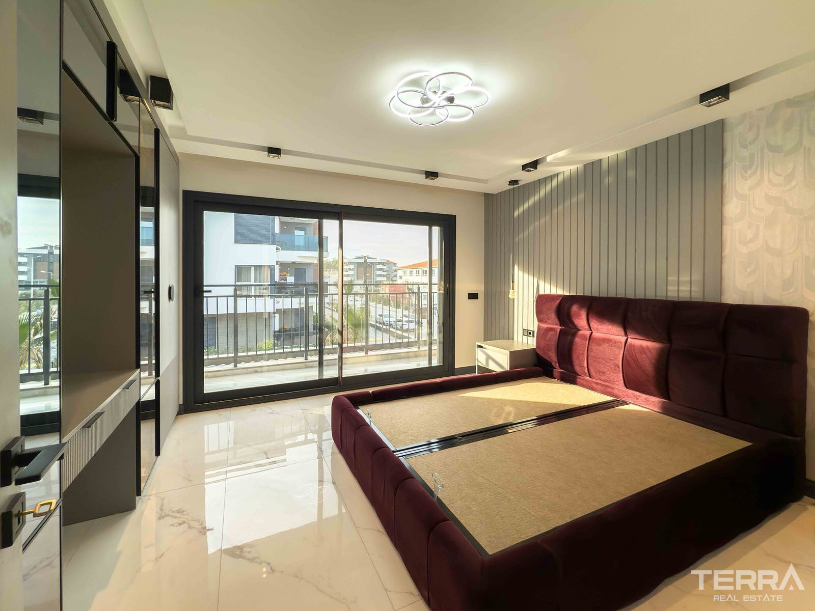 Villas with Private Pools and Gardens in Kuşadası, Aydın - 110508
