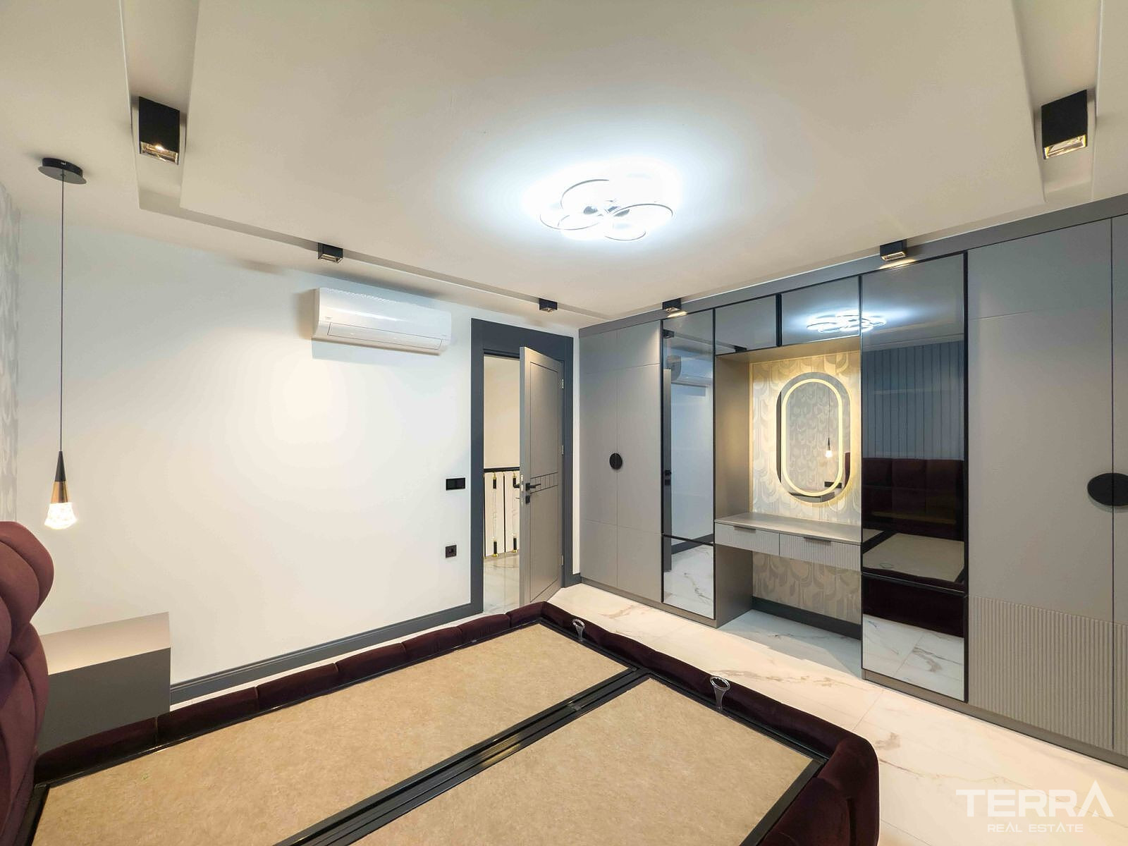 Villas with Private Pools and Gardens in Kuşadası, Aydın - 110509