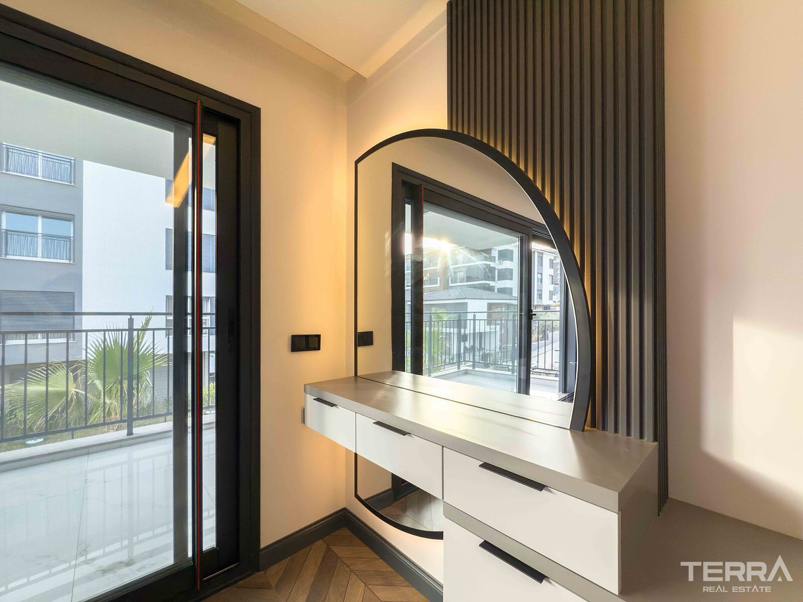 Villas with Private Pools and Gardens in Kuşadası, Aydın - 110514