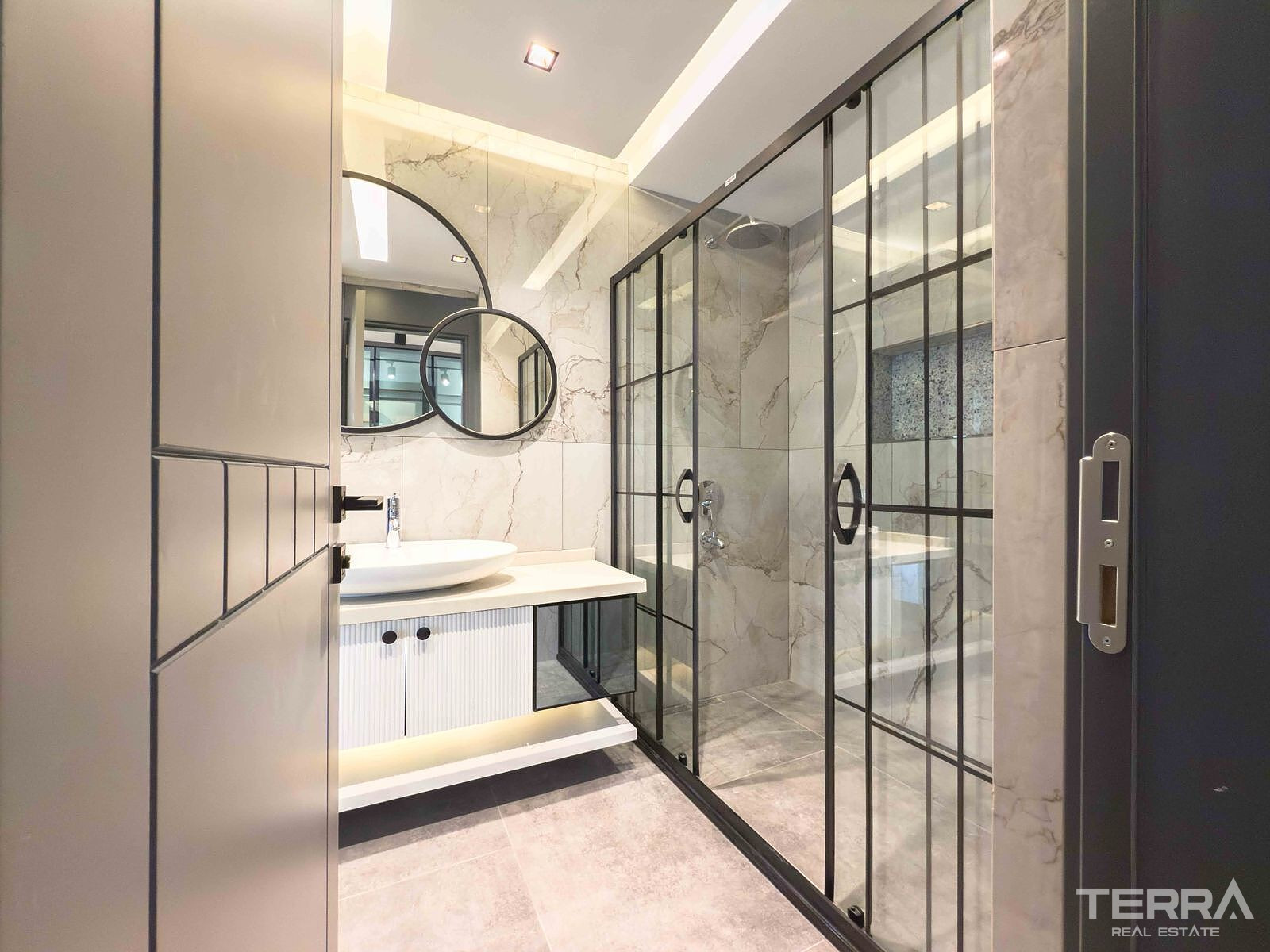 Villas with Private Pools and Gardens in Kuşadası, Aydın - 110518