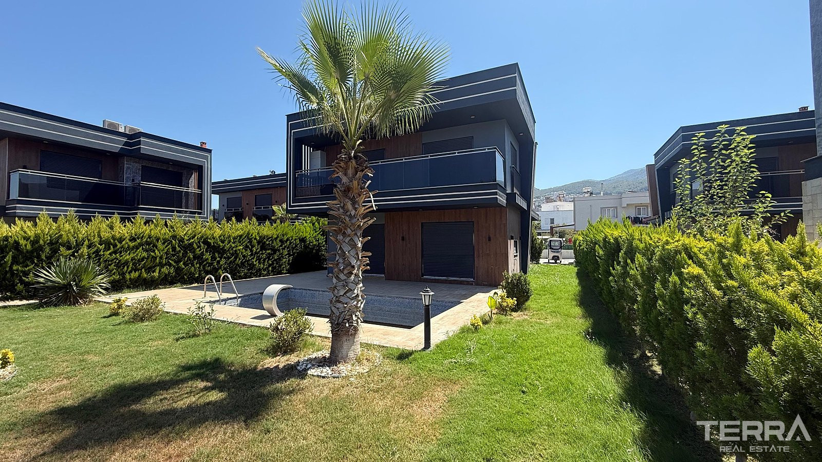 Kuşadası'nda Anahtar Teslim Özel Havuzlu Mobilyalı Müstakil Villalar - 110527