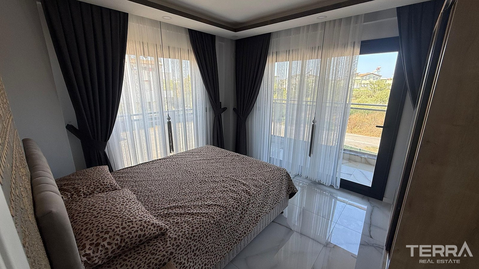 Kuşadası'nda Anahtar Teslim Özel Havuzlu Mobilyalı Müstakil Villalar - 110538