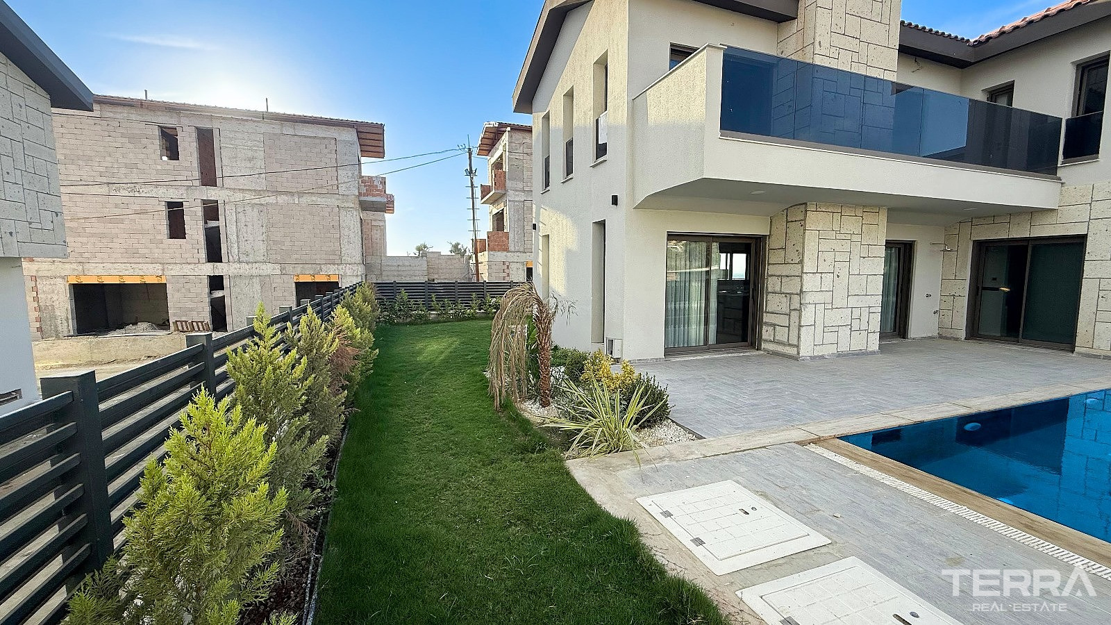 Detached Villas for Sale in Kuşadası, Aydın - 110548