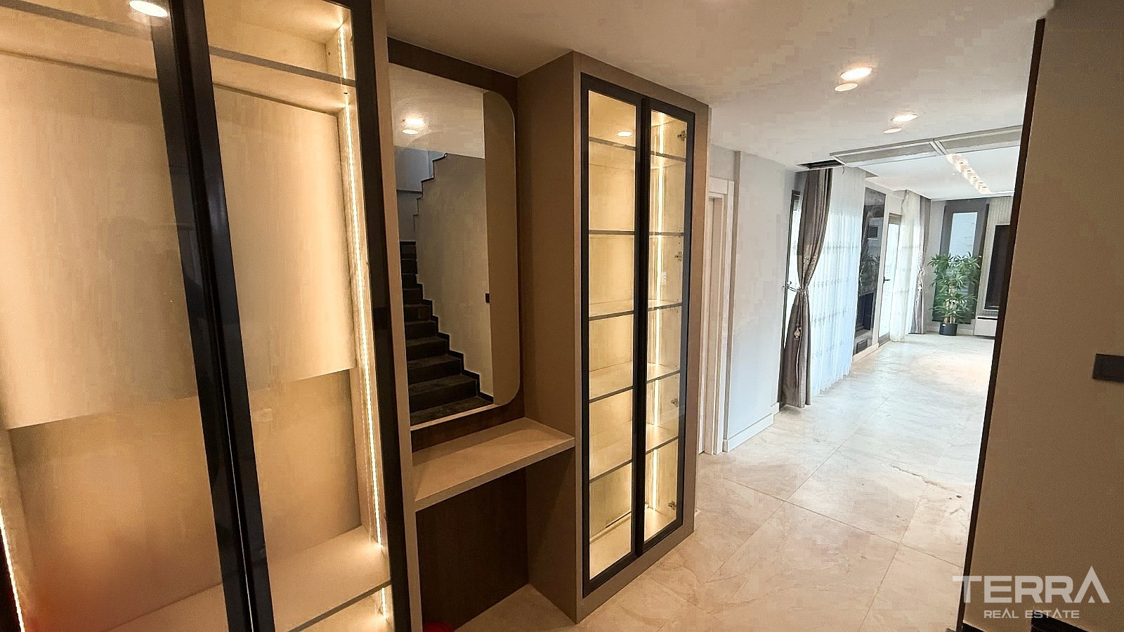 Detached Villas for Sale in Kuşadası, Aydın - 110556