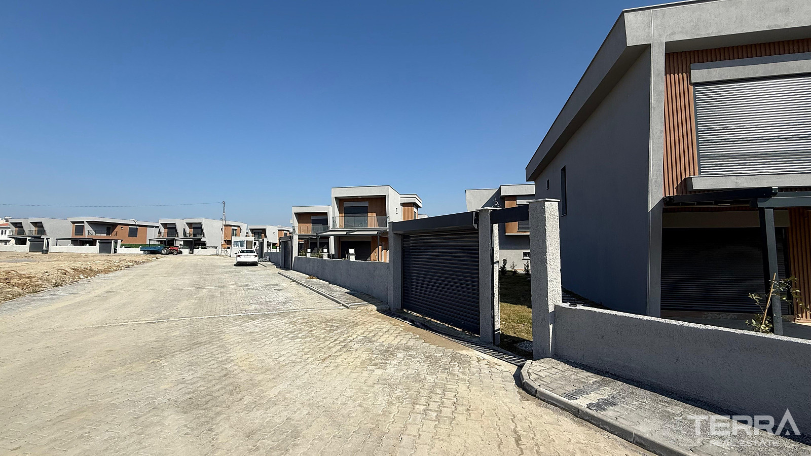 Kuşadası'nda Özel Havuzlu ve Bahçeli Müstakil Villalar - 110584