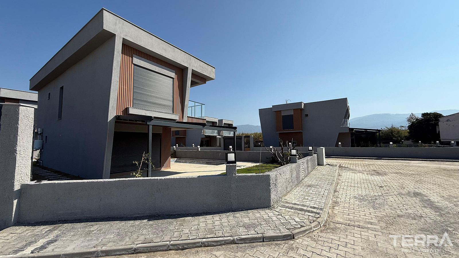Kuşadası'nda Özel Havuzlu ve Bahçeli Müstakil Villalar - 110585
