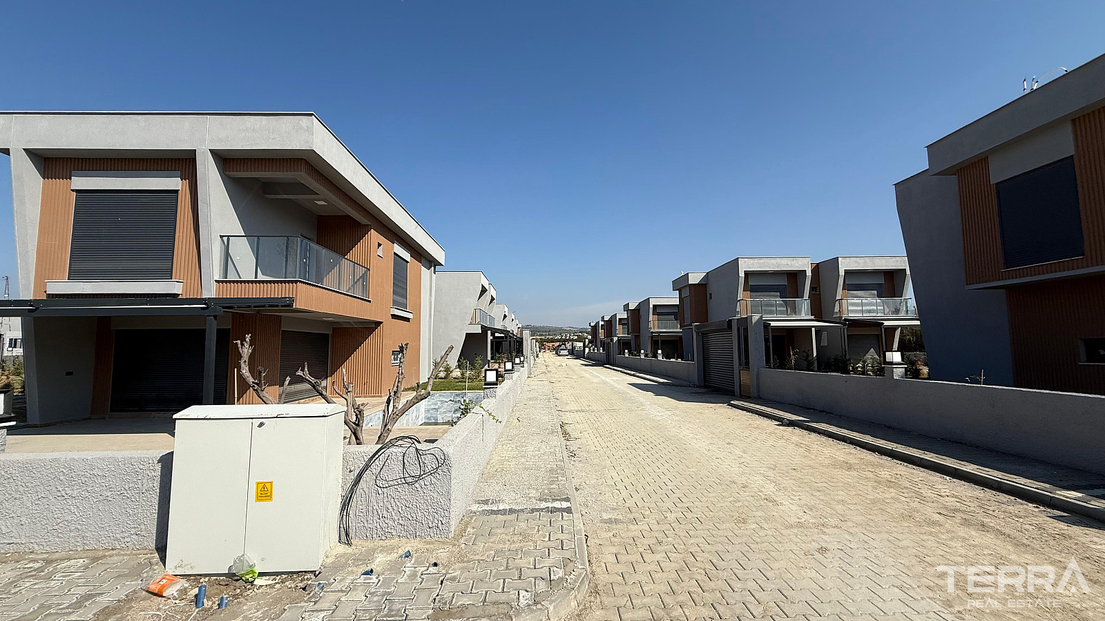 Kuşadası'nda Özel Havuzlu ve Bahçeli Müstakil Villalar - 110586