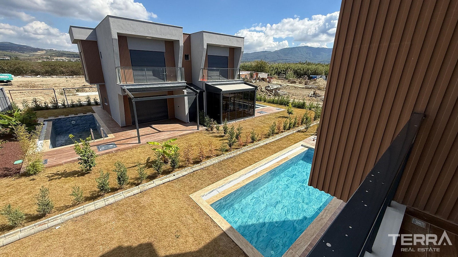 Villas Close to The Beach for Sale in Kuşadası, Aydın - 110626