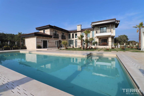 Detached Countryhouse with Pool for Sale in Kuşadası, Aydın