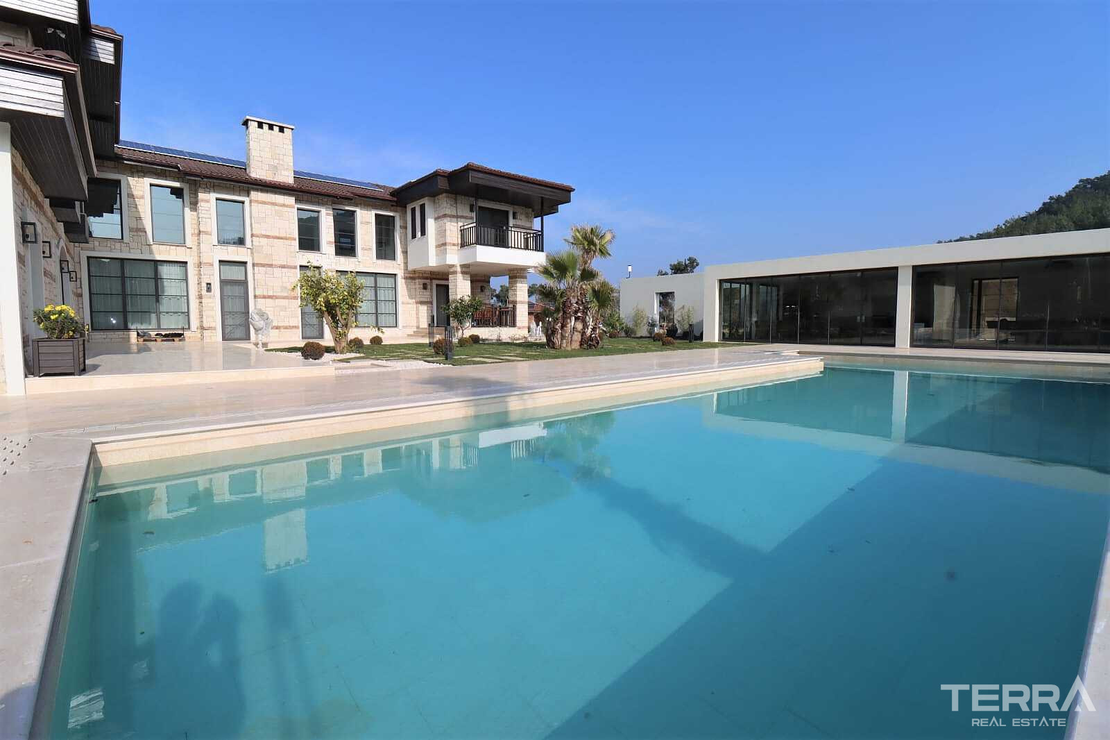 Detached Countryhouse with Pool for Sale in Kuşadası, Aydın - 110635