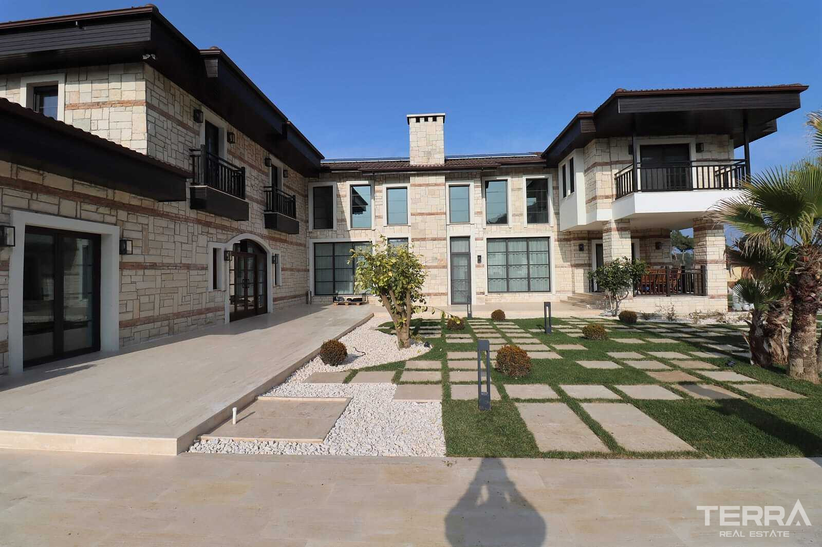 Detached Countryhouse with Pool for Sale in Kuşadası, Aydın - 110640