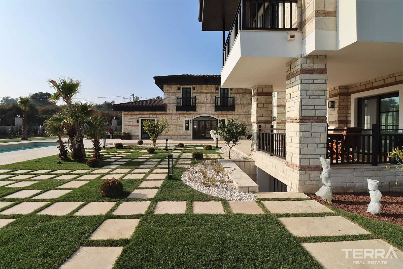 Detached Countryhouse with Pool for Sale in Kuşadası, Aydın - 110642