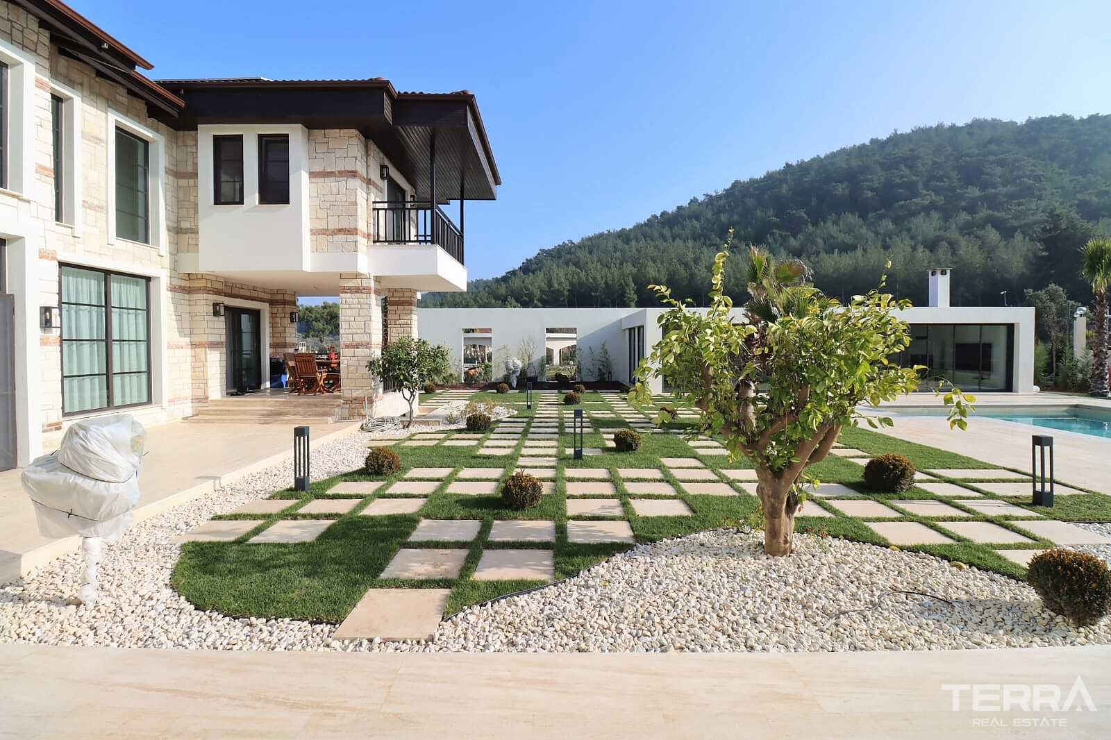 Detached Countryhouse with Pool for Sale in Kuşadası, Aydın - 110643