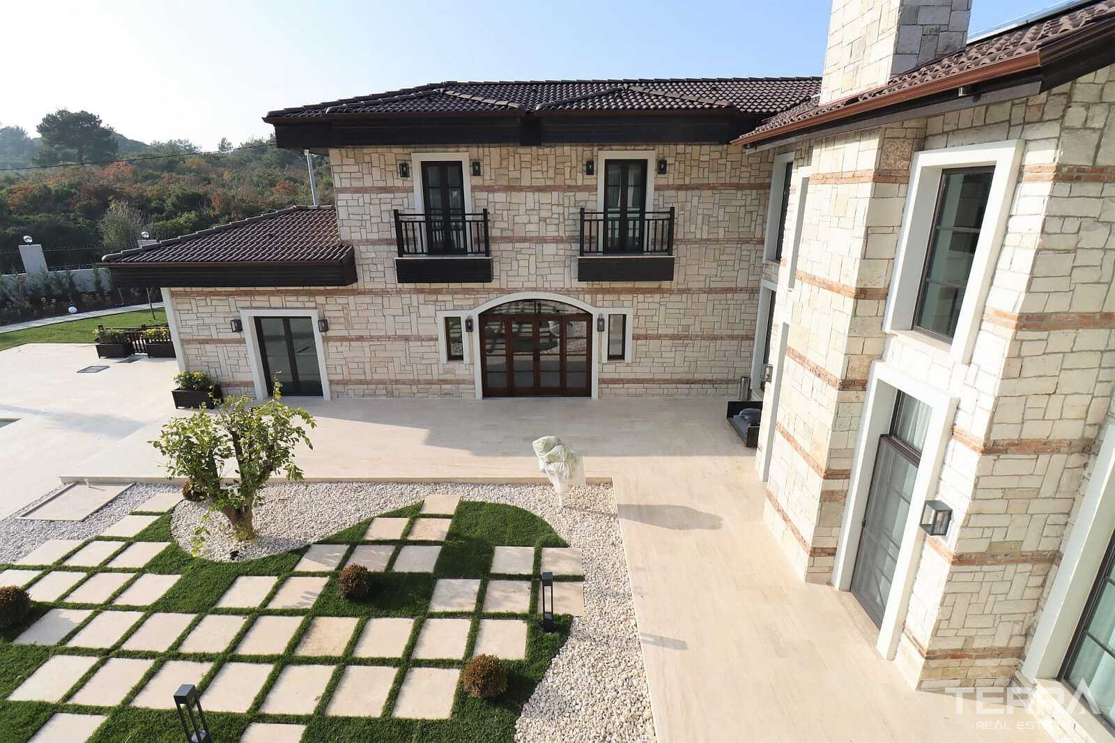 Detached Countryhouse with Pool for Sale in Kuşadası, Aydın - 110644