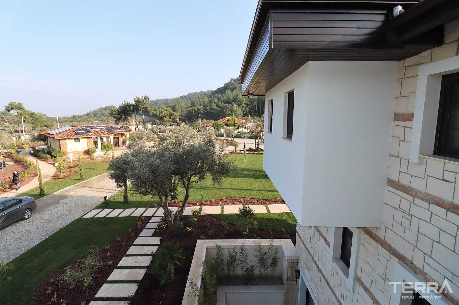 Detached Countryhouse with Pool for Sale in Kuşadası, Aydın - 110645