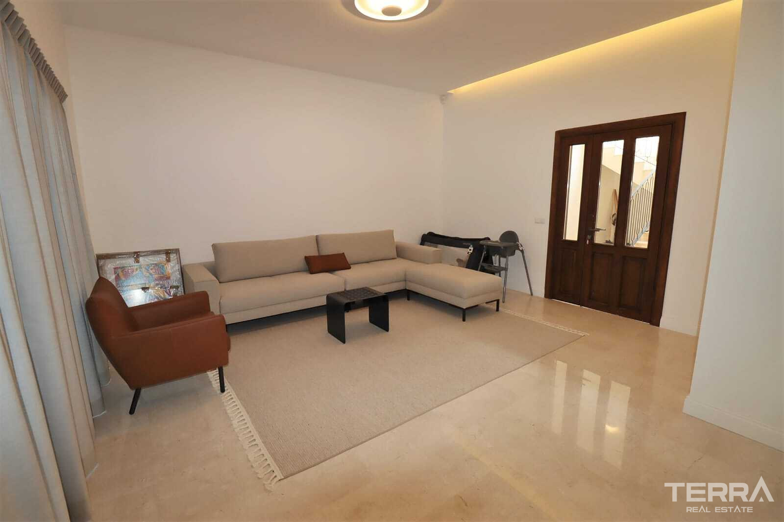 Detached Countryhouse with Pool for Sale in Kuşadası, Aydın - 110675