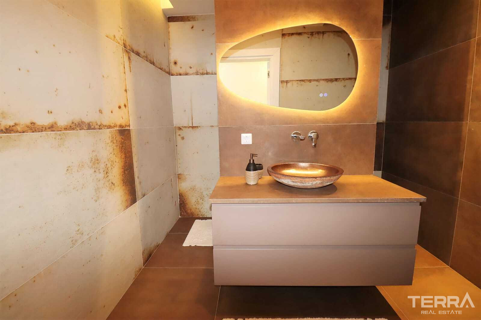 Detached Countryhouse with Pool for Sale in Kuşadası, Aydın - 110732
