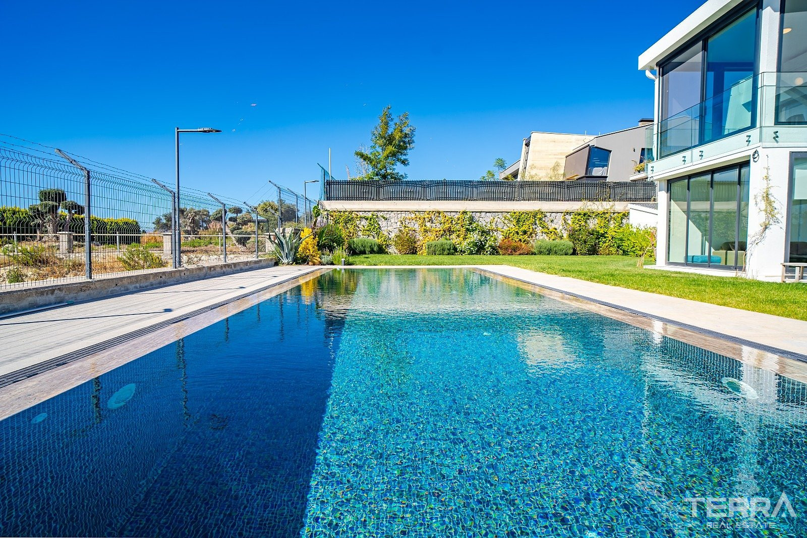 Sea View Private Villa for Sale in İzmir, Urla - 111120