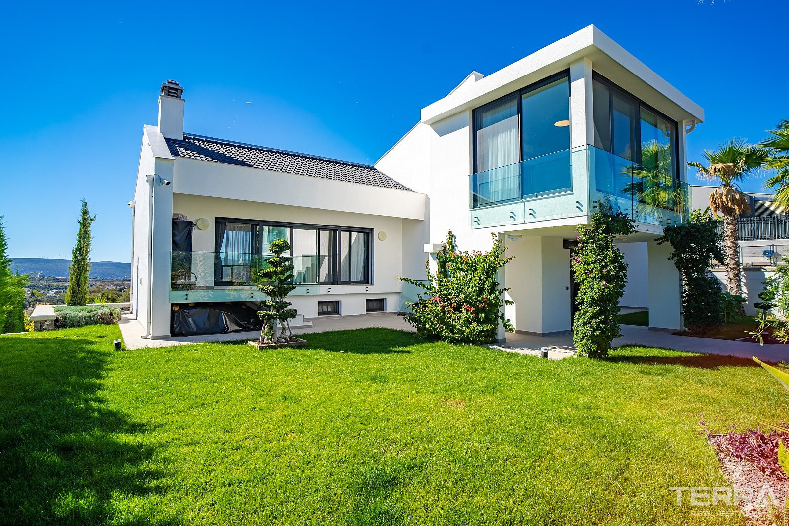Sea View Private Villa for Sale in İzmir, Urla - 111122
