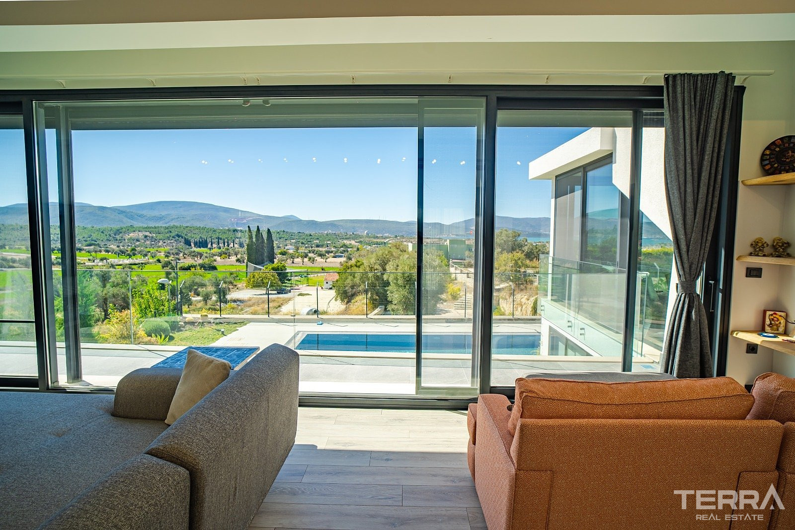 Sea View Private Villa for Sale in İzmir, Urla - 111134