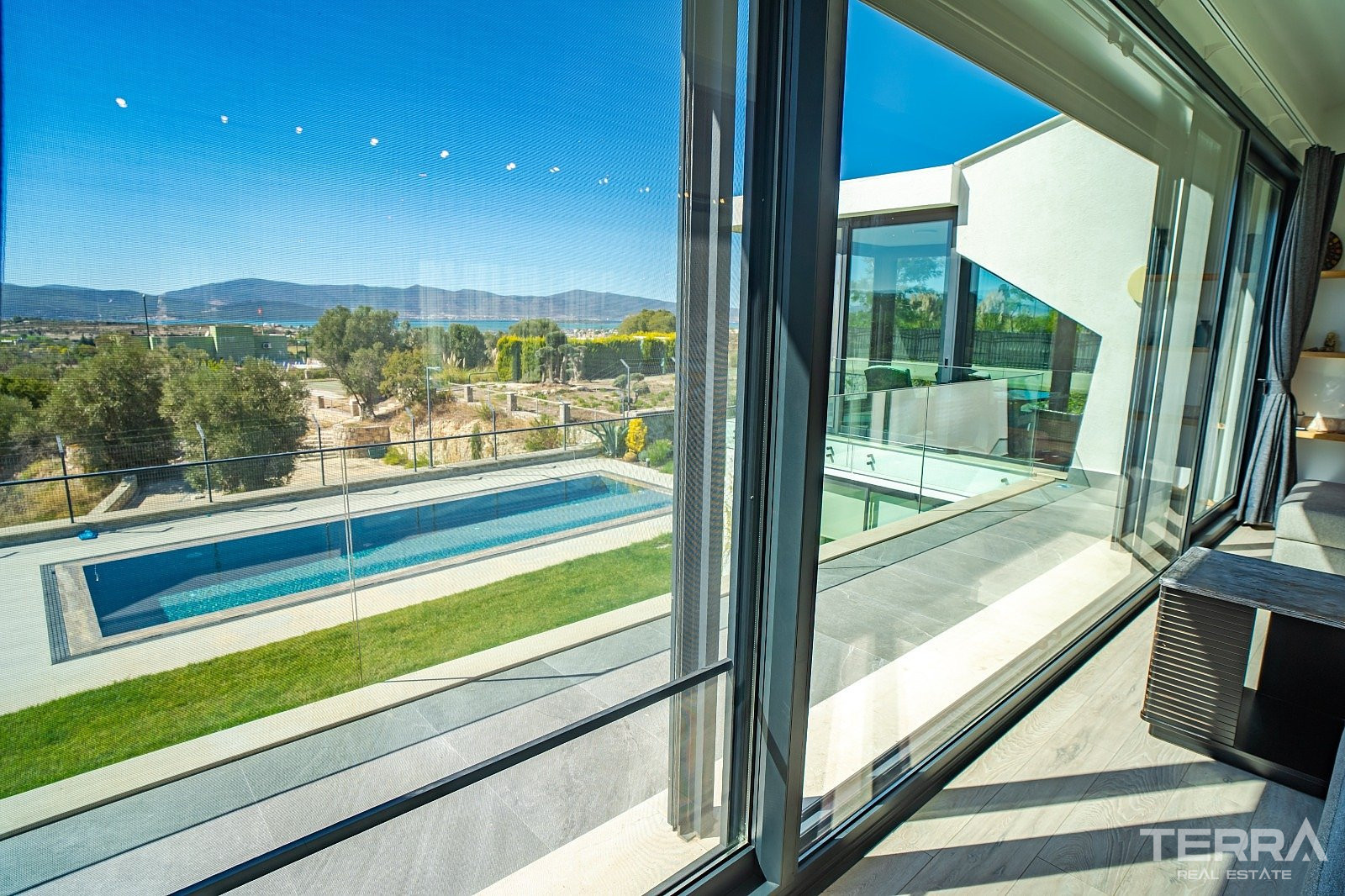 Sea View Private Villa for Sale in İzmir, Urla - 111135