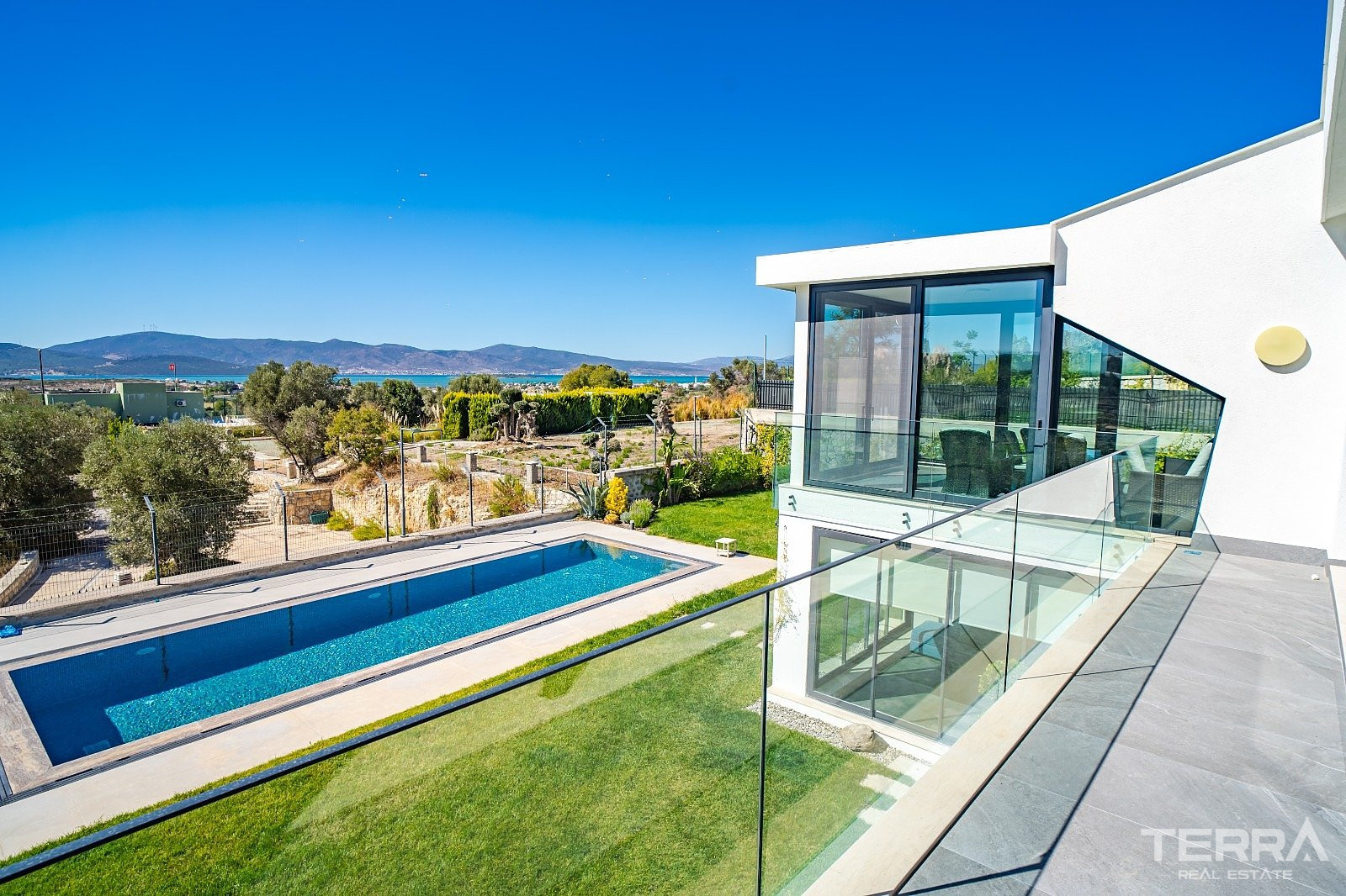 Sea View Private Villa for Sale in İzmir, Urla - 111136