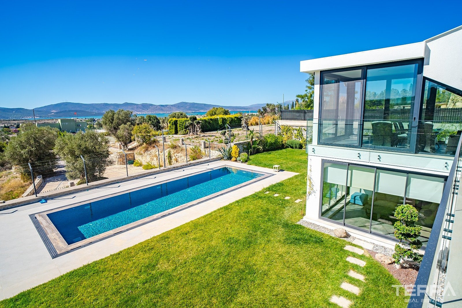 Sea View Private Villa for Sale in İzmir, Urla - 111137