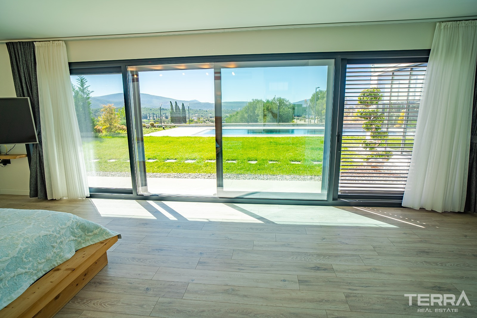 Sea View Private Villa for Sale in İzmir, Urla - 111149