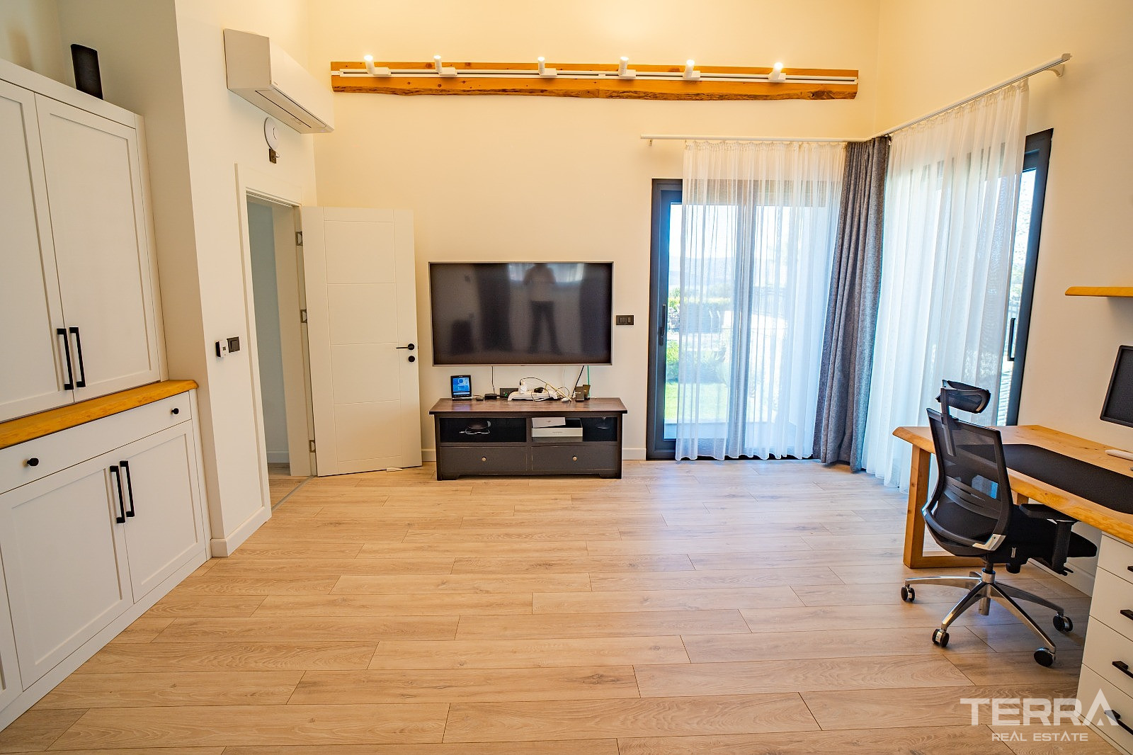 Sea View Private Villa for Sale in İzmir, Urla - 111165