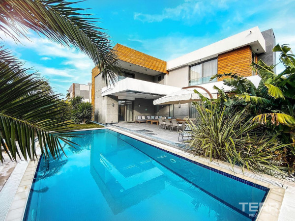 Detached Villa for Sale in Çeşme, İzmir, Turkey