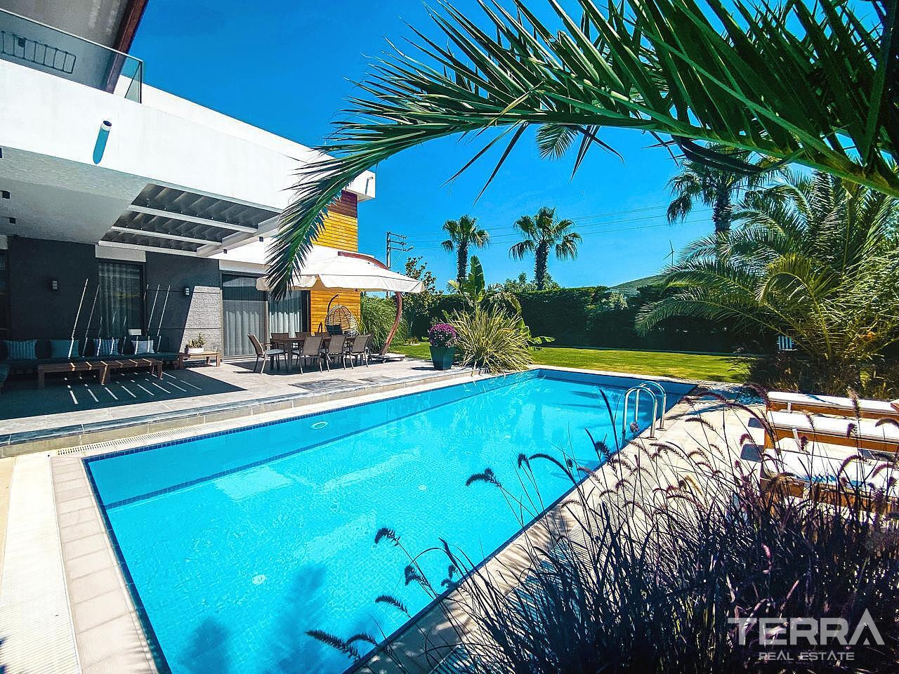 Detached Villa for Sale in Çeşme, İzmir, Turkey - 111184
