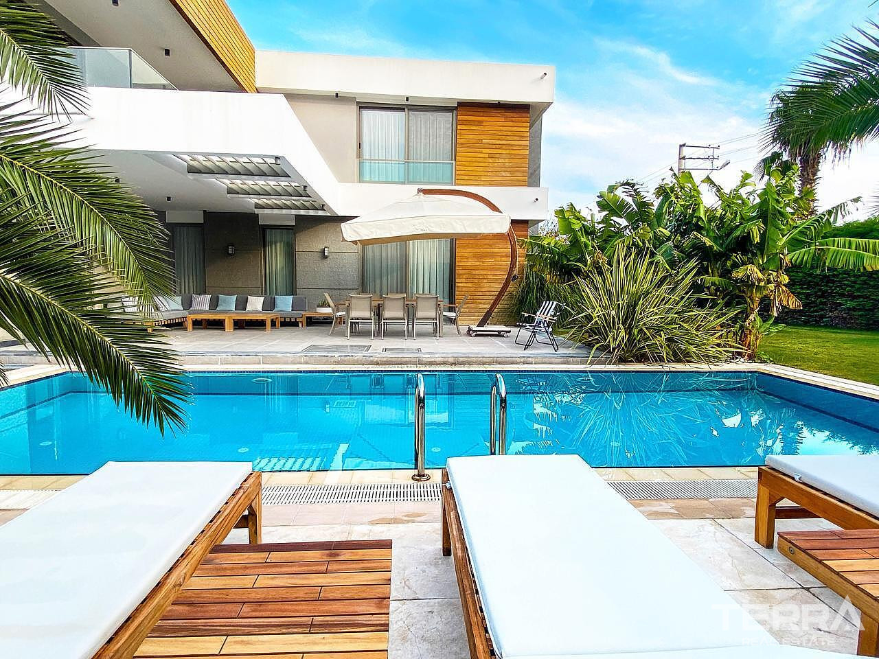 Detached Villa for Sale in Çeşme, İzmir, Turkey - 111187
