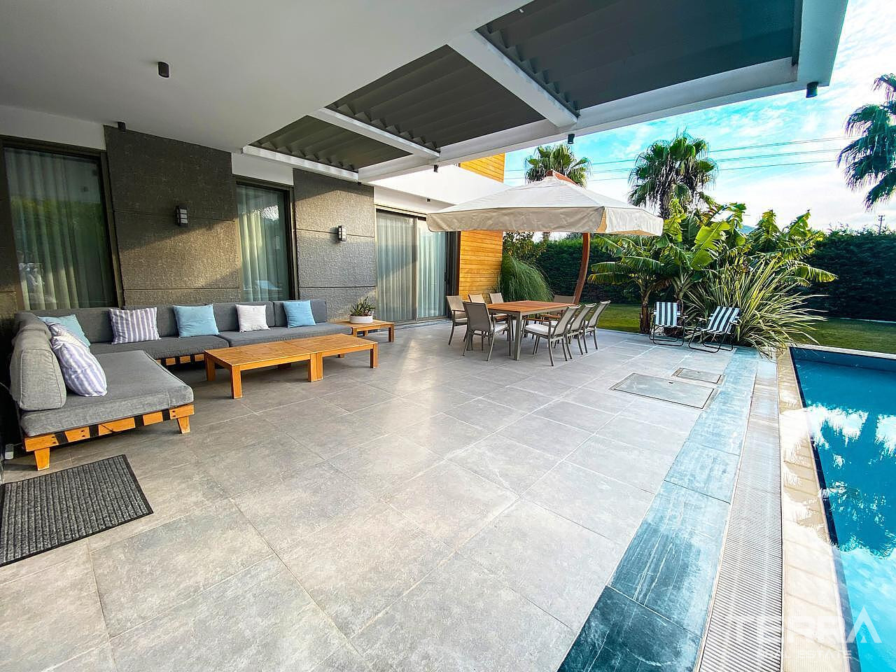 Detached Villa for Sale in Çeşme, İzmir, Turkey - 111192
