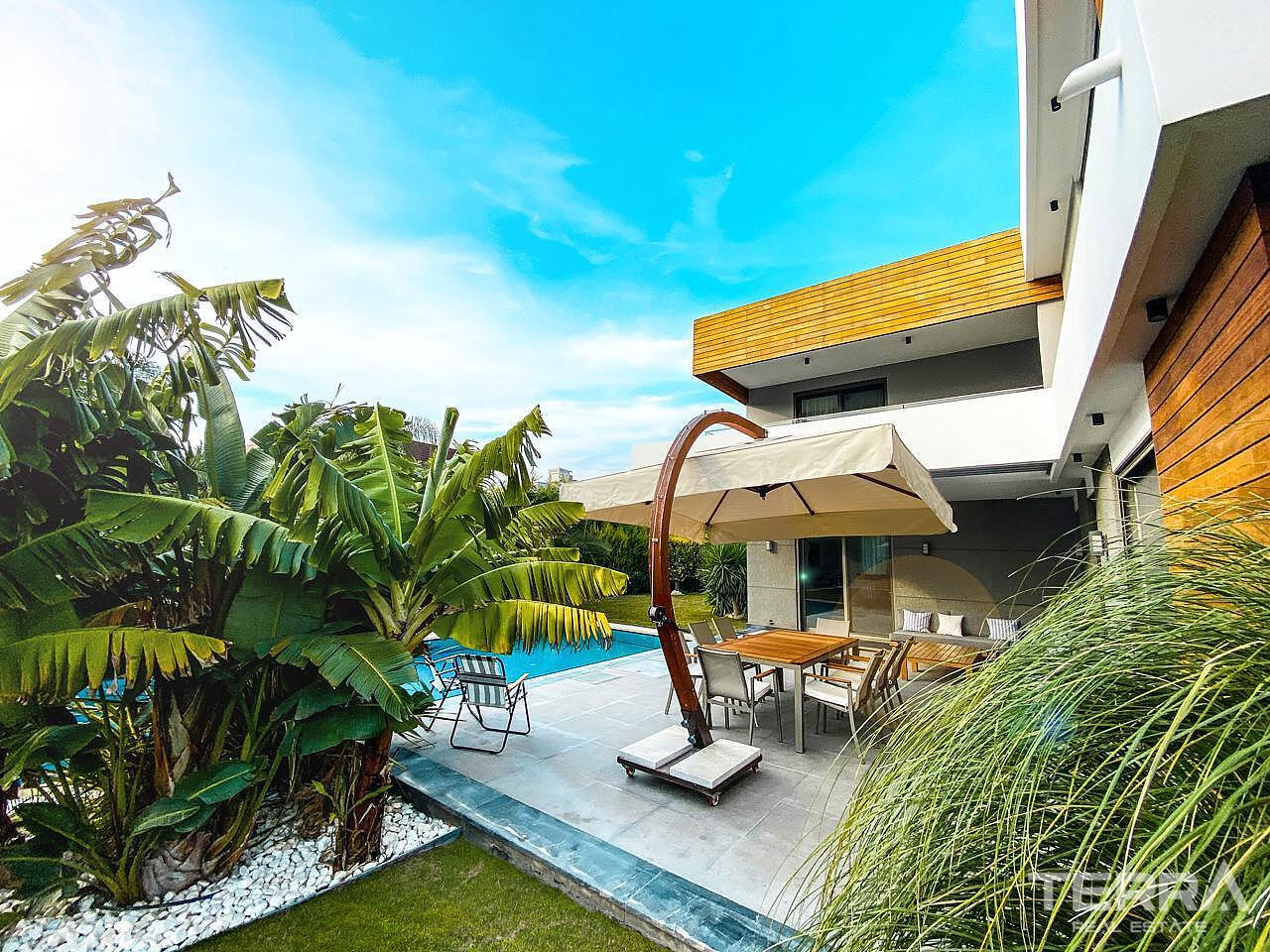 Detached Villa for Sale in Çeşme, İzmir, Turkey - 111194
