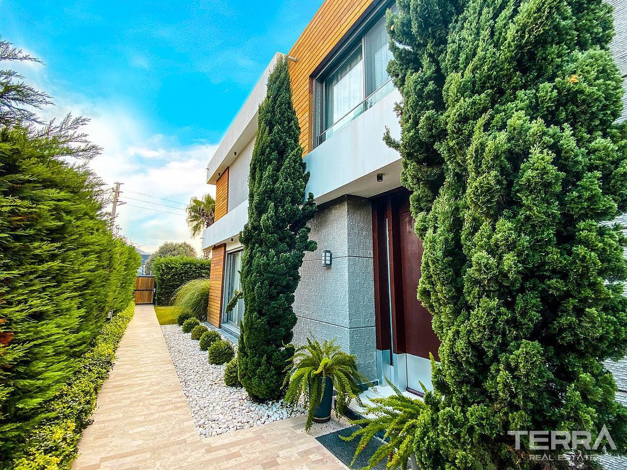 Detached Villa for Sale in Çeşme, İzmir, Turkey - 111195