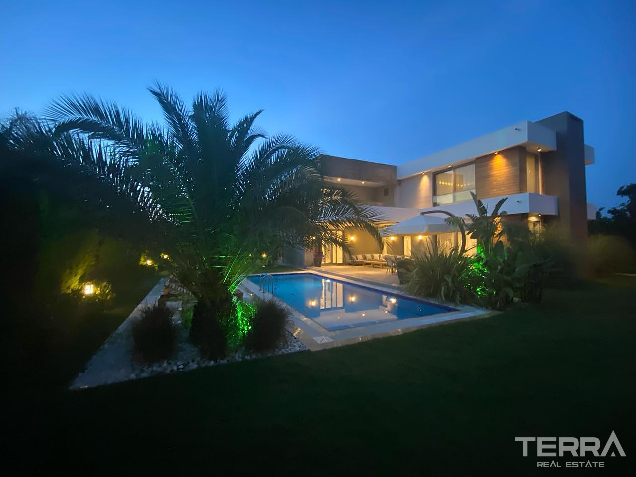 Detached Villa for Sale in Çeşme, İzmir, Turkey - 111198