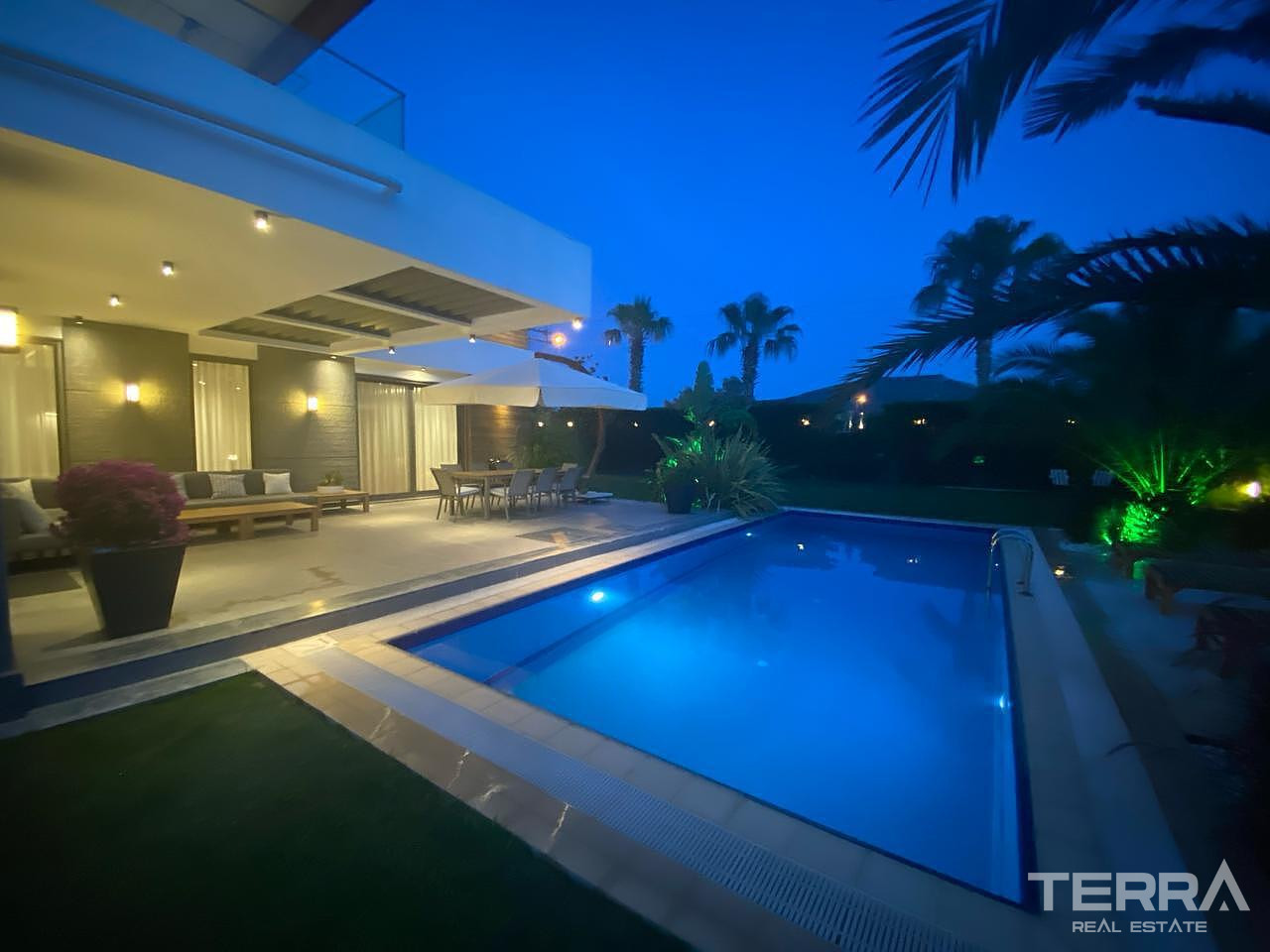 Detached Villa for Sale in Çeşme, İzmir, Turkey - 111199